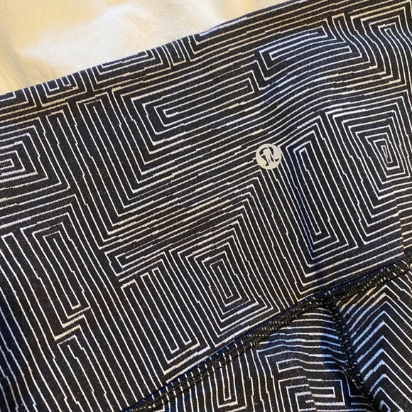 Lululemon leggings, size 6 - Picture 3 of 3